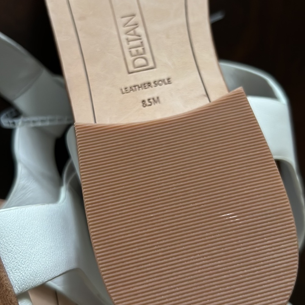 Deltan
Abbey Leather Fisherman Flats - Picture 16 of 16